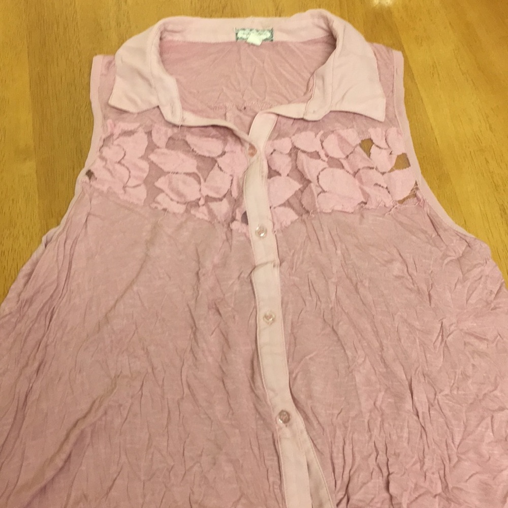 Cute rose colored tank with collar